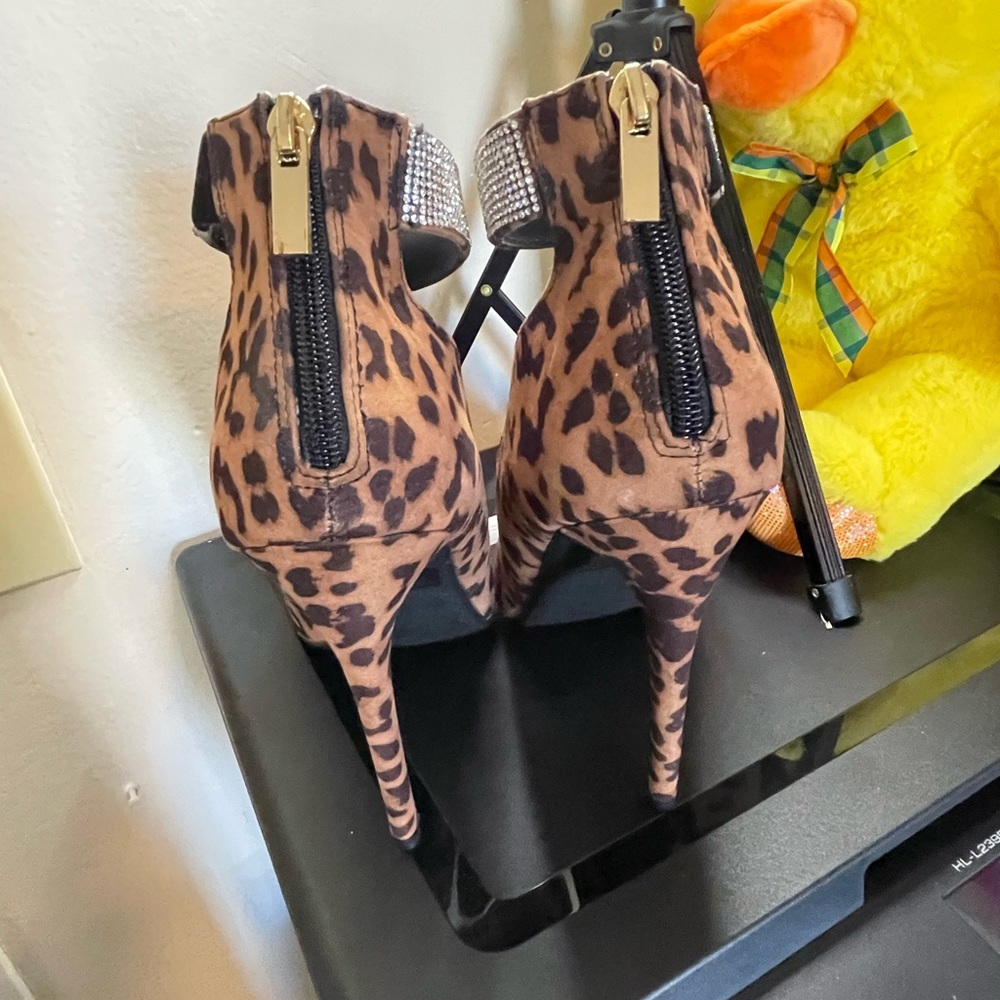 Shoes - Picture 3 of 6